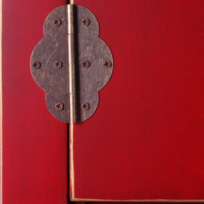 Consola Roja de DM Clásica con Patas Altas - Almacenamiento Elegante y Moderno (63 cm) - Imagen 4