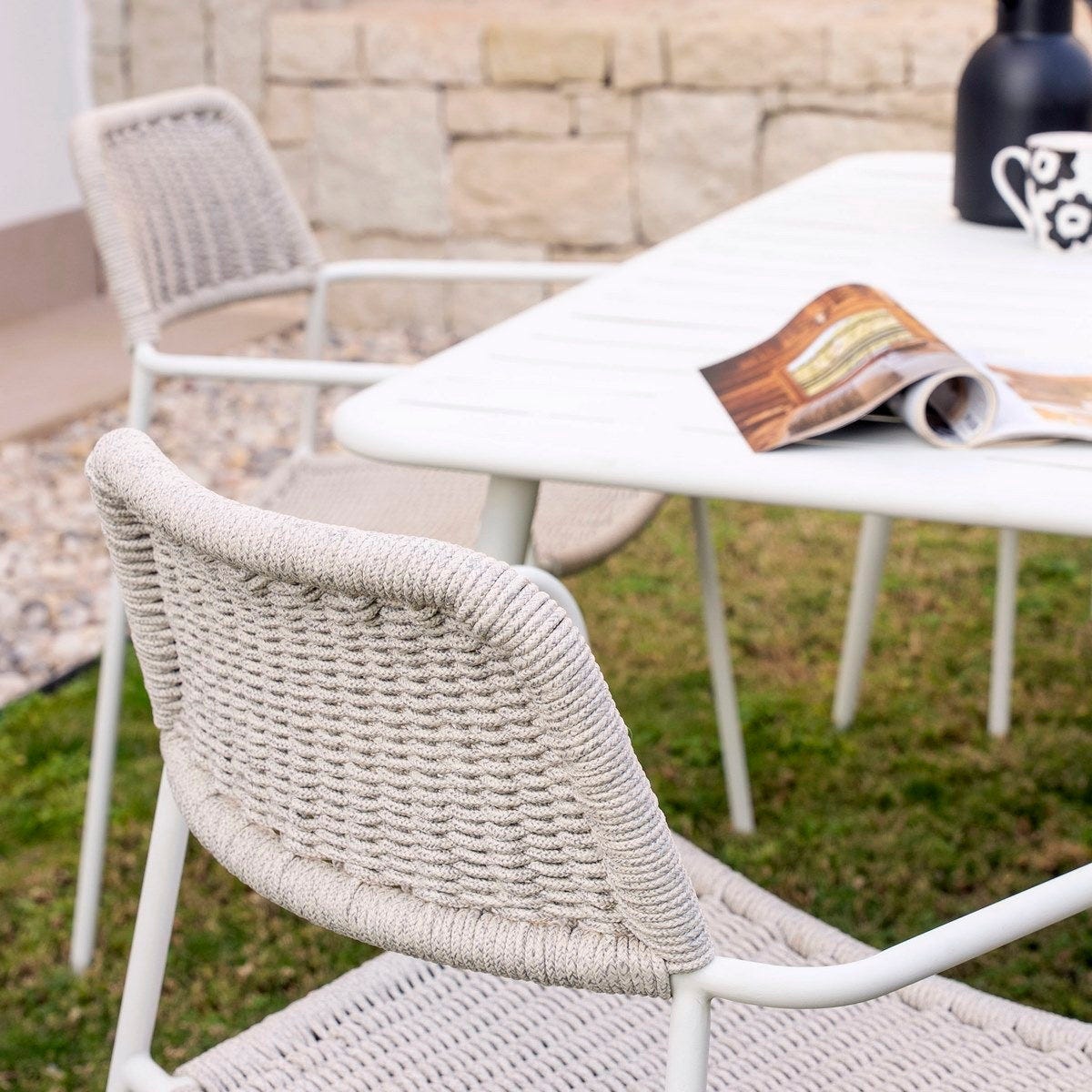 Silla Apilable Milos | Estructura Blanca / Asiento Gris - Imagen 13
