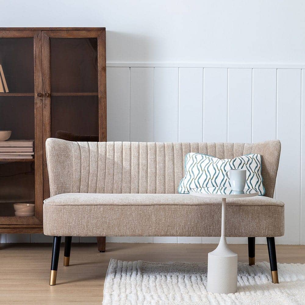 Sofá Beige Compacto de Tejido y Madera - Diseño Moderno para Espacios Reducidos (134 cm) - Imagen 12