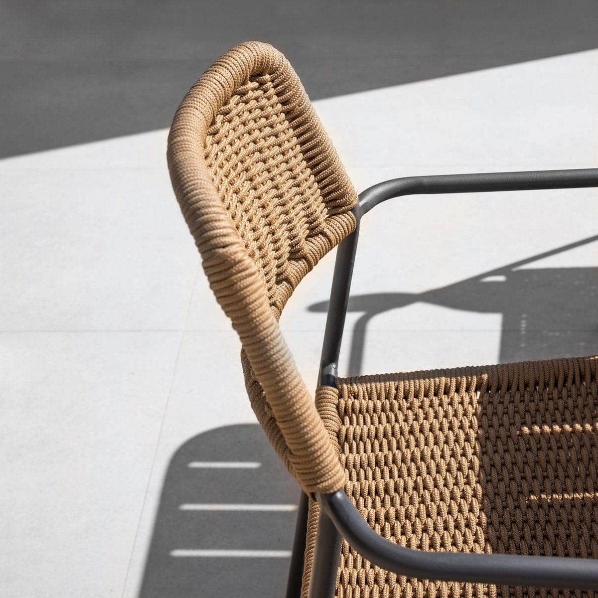 Silla Apilable Milos | Estructura Grafito / Asiento Café - Imagen 11
